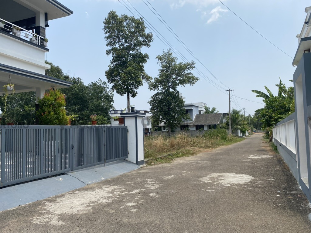 Residential plot at Chottanikkara