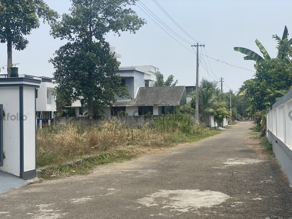 Residential plot at Chottanikkara