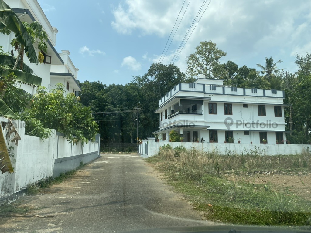 Residential plot at Chottanikkara