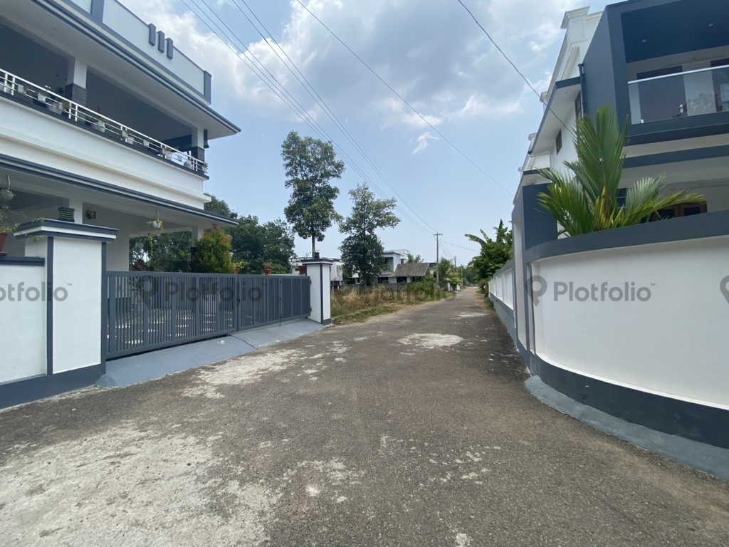 Residential plot at Chottanikkara